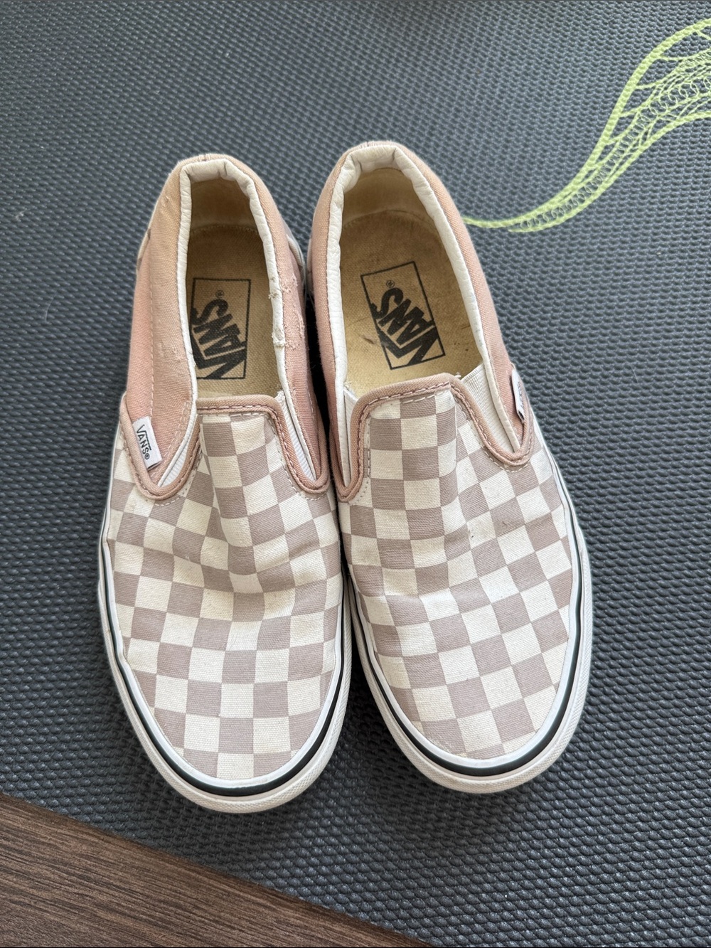 Vans women’s size 7 Slip-On Checkerboard Sneakers in Light Pink and Cream